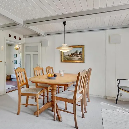 Pet Friendly In With Kitchen Romo