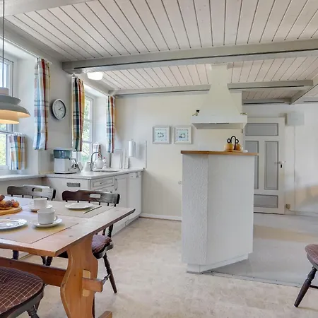 Pet Friendly In With Kitchen Romo