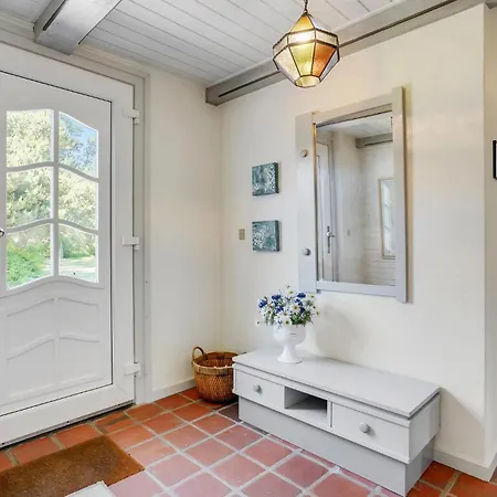 Pet Friendly In With Kitchen