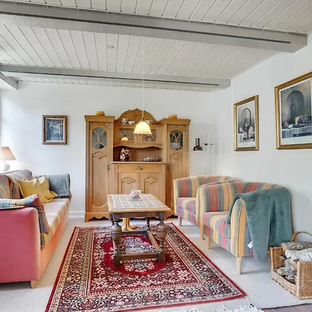Pet Friendly In With Kitchen *